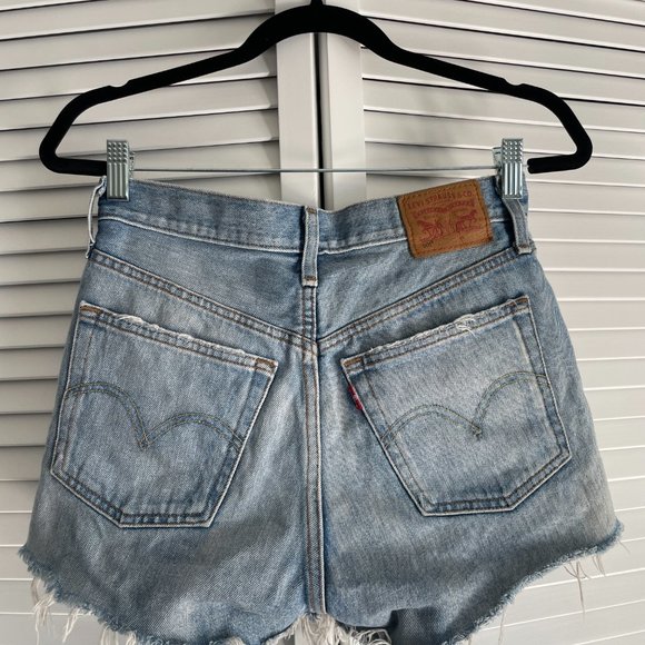 Levis Distressed High Waisted Shorts - Size 25 - Picture 3 of 4